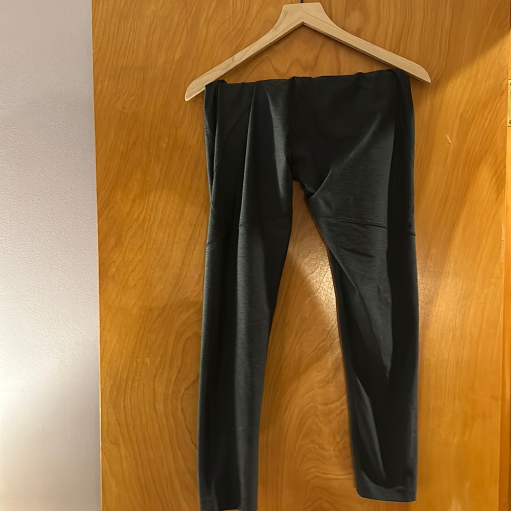 Outdoor Voices black leggings, size large, great condition